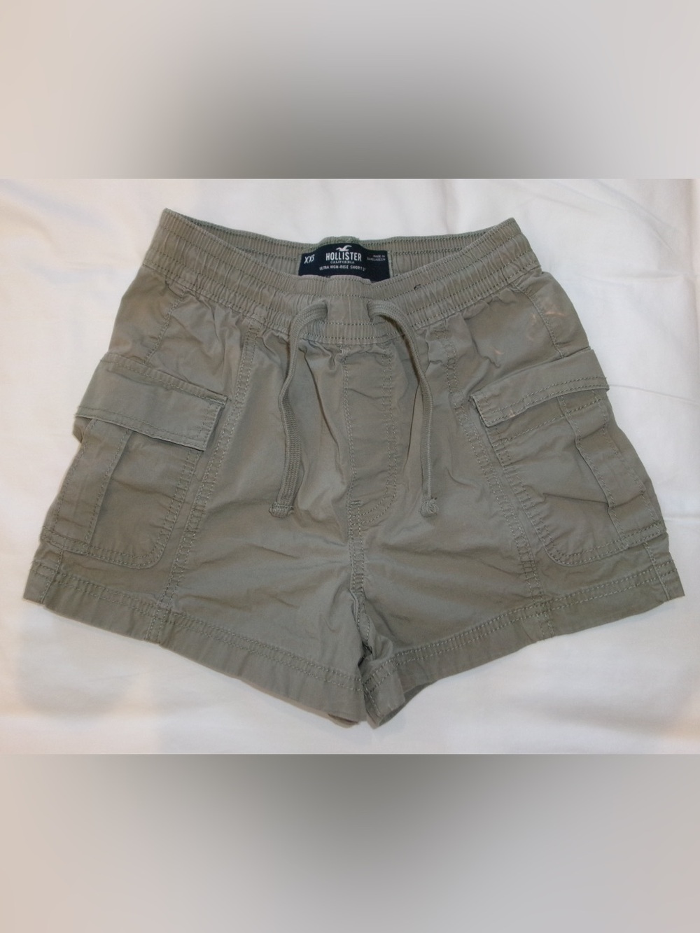 Hollister Women’s Olive Cargo Shorts - Size XXS